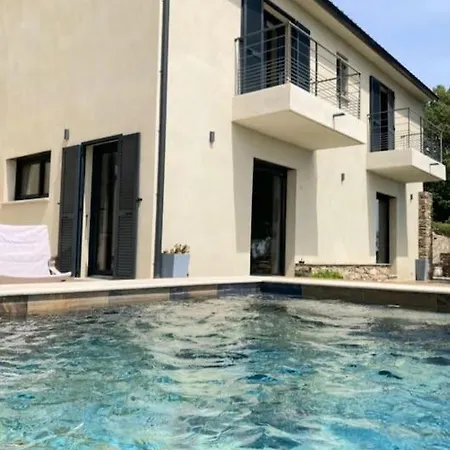 Vila Belle Avec Piscine Et Vue Mer- Hauteurs De *