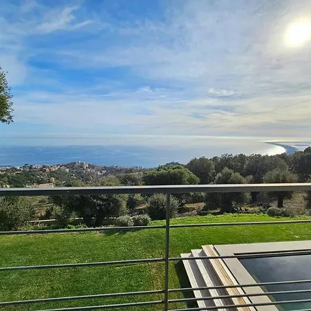Belle Avec Piscine Et Vue Mer- Hauteurs De Vila *